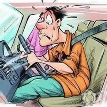 夏天紧闭车窗在车里开空调睡觉安全还是危险？