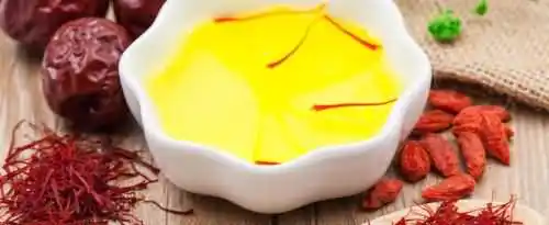 藏红花泡水喝的正确方法是什么？