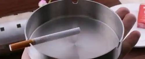 烟灰缸里为什么不能倒水？