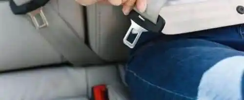 安全带正确使用方法是什么？
