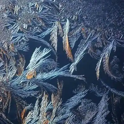 冬天冰窗花在哪一侧？