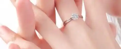 中指戴戒指说明什么？