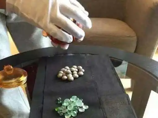 骨灰盒里的钻石 亲人骨灰新去处高温萃取变钻石