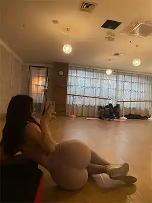 蜜桃臀